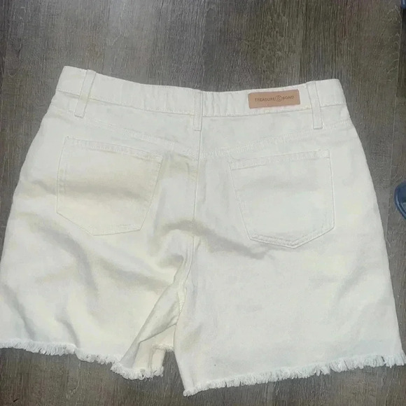 Nordstrom women’s cream shorts size 32 - Picture 3 of 4
